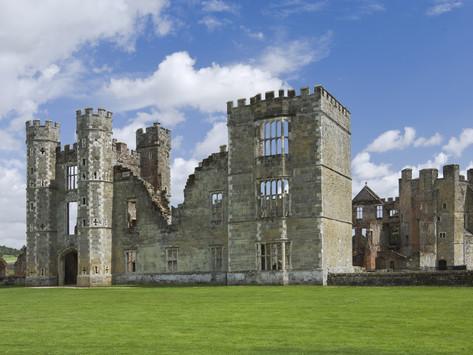 james-emmerson-cowdray-castle-dating-from-the-16th-century-midhurst-west-sussex-england-uk-europe.jpg